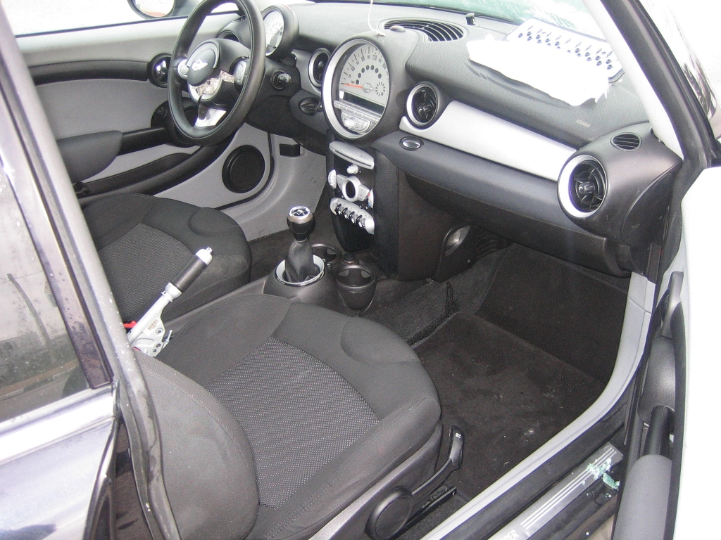 VISTA INTERIOR DERECHO MINI COOPER D 1.6 108CV