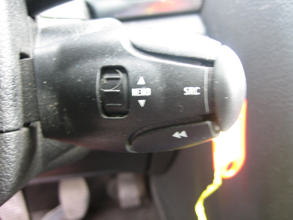 VISTA MANDOS AUDIO EN VOLANTE PEUGEOT 407 SW ST SPORT 2.0 HDI 136CV