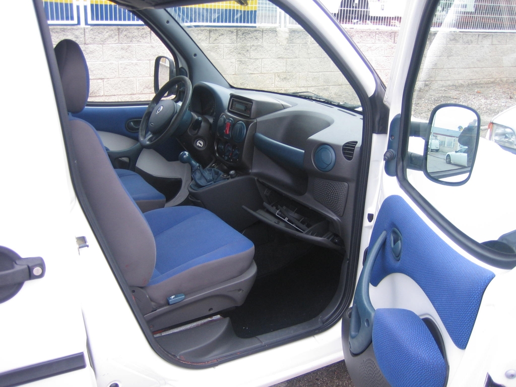 VISTA INTERIOR DERECHO FIAT DOBLO 1.9 JTD 100CV