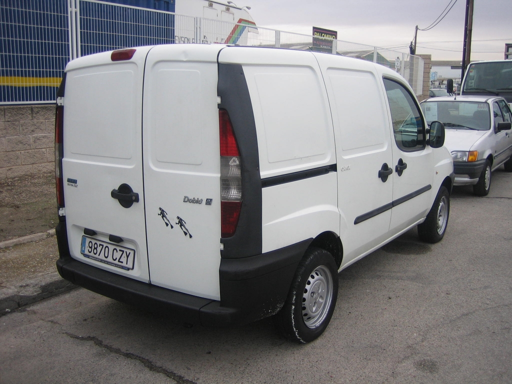 VISTA TRASERA DERECHA FIAT DOBLO 1.9 JTD 100CV