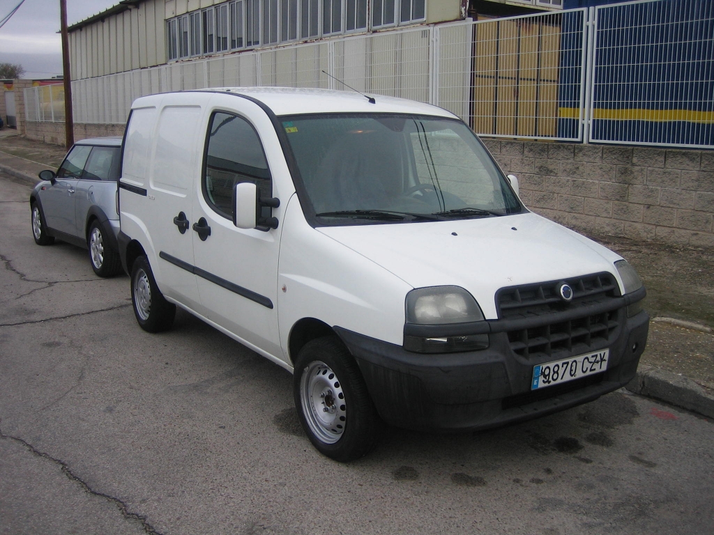 VISTA DELANTERA DERECHA FIAT DOBLO 1.9 JTD 100CV