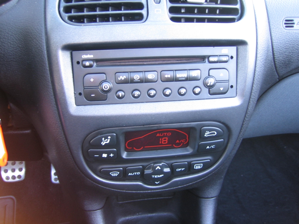 VISTA CD Y CLIMA PEUGEOT 206 CC 2.0 I 138CV