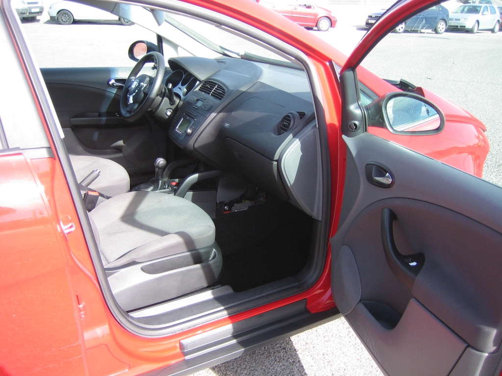 VISTA INTERIOR DERECHO SEAT ALTEA 1.9 TDI SPORT 105CV