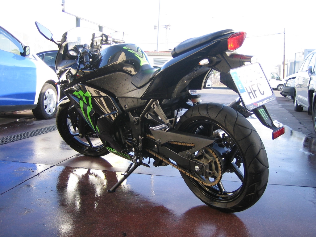 VISTA TRASERA IZQUIERDA KAWASAKI NINJA 250R 33CV