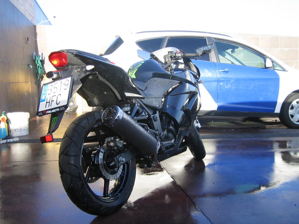 VISTA TRASERA DERECHA VISTA TRASERA IZQUIERDA KAWASAKI NINJA 250R 33CV