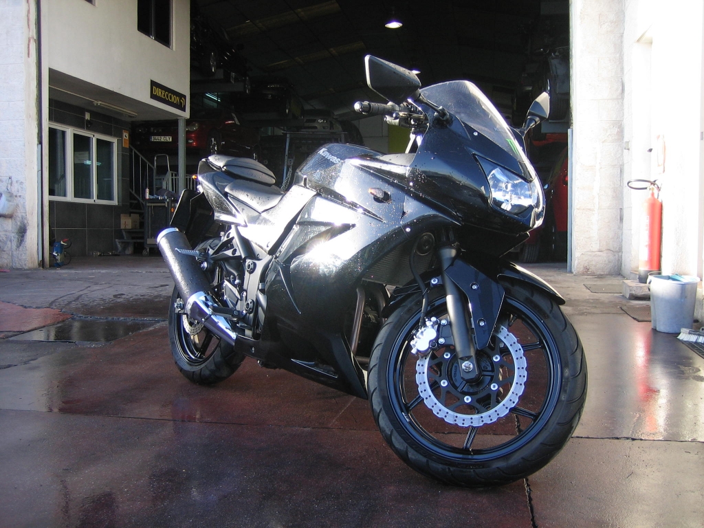 VISTA DELANTERA DERECHA VISTA TRASERA IZQUIERDA KAWASAKI NINJA 250R 33CV