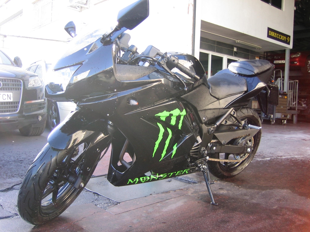 VISTA DELANTERA IZQUIERDAVISTA TRASERA IZQUIERDA KAWASAKI NINJA 250R 33CV 