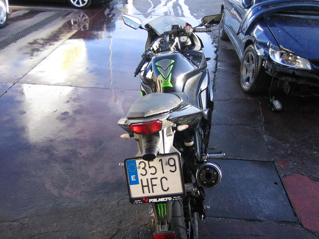 VISTA TRASERA VISTA TRASERA IZQUIERDA KAWASAKI NINJA 250R 33CV