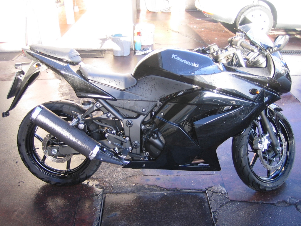 VISTA LATERAL DERECHO VISTA TRASERA IZQUIERDA KAWASAKI NINJA 250R 33CV