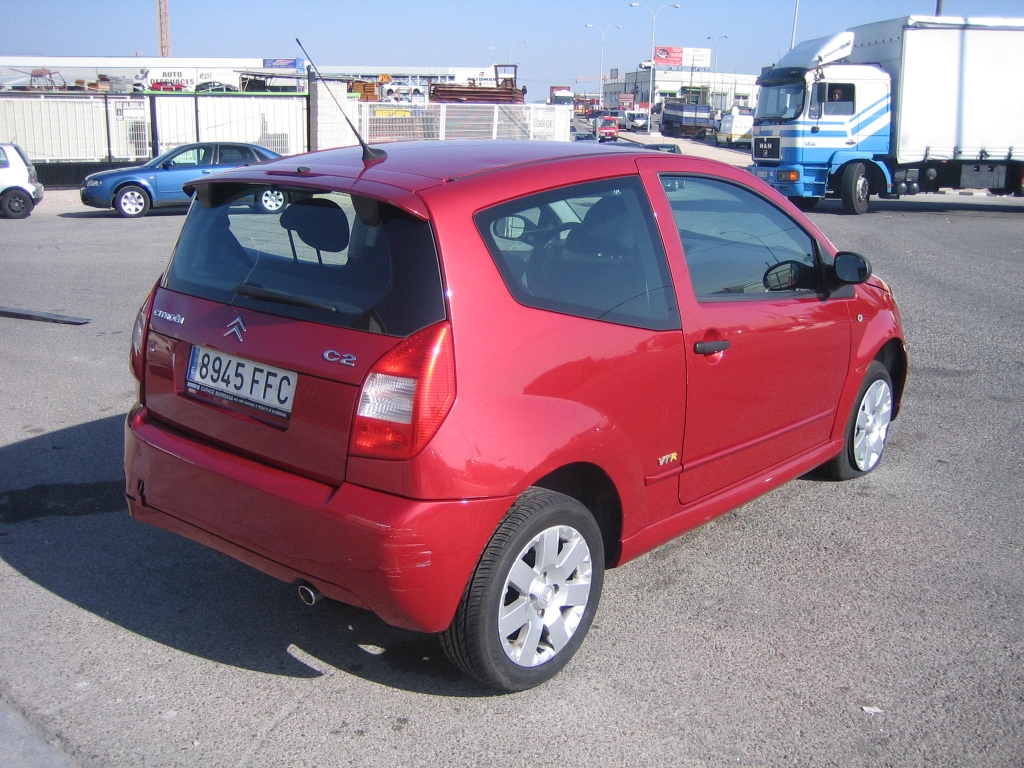 VISTA TRASERA DERECHA CITROEN C-2 1.4 I VTR 73CV