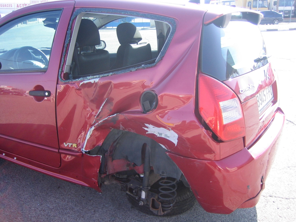 VISTA GOLPE TRASERO IZQUIERDO CITROEN C-2 1.4 I VTR 73CV