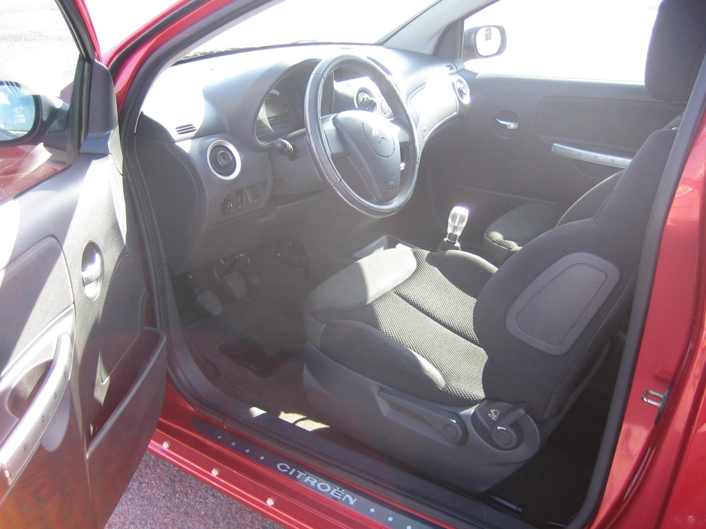 VISTA INTERIOR IZQUIERDO CITROEN C-2 1.4 I VTR 73CV