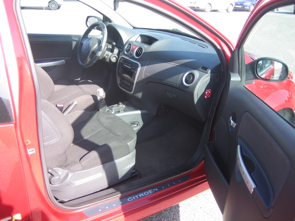 VISTA INTERIOR DERECHO CITROEN C-2 1.4 I VTR 73CV