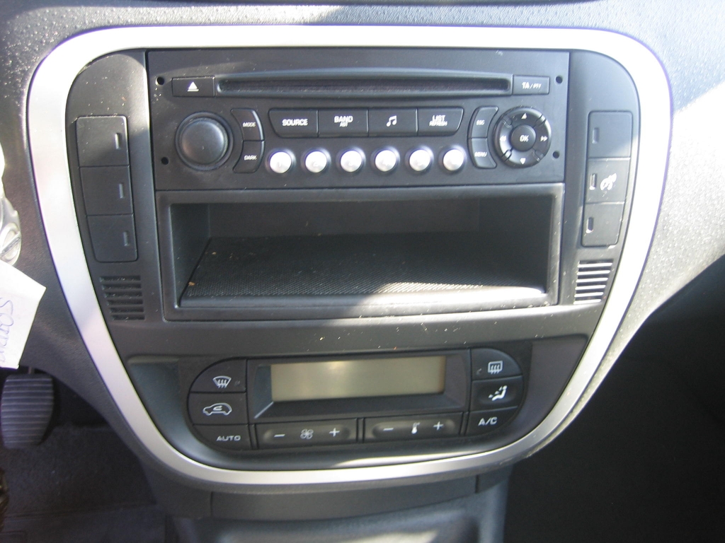 VISTA CD Y CLIMA CITROEN C-2 1.4 I VTR 73CV