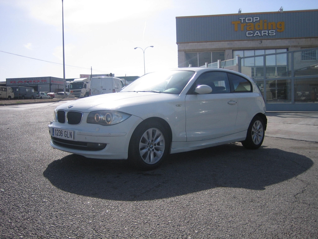 VISTA DELANTERA IZQUIERDA BMW 120D 2.0 177CV