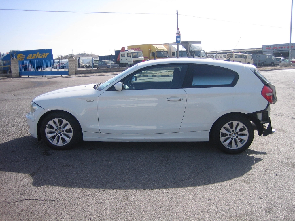 VISTA LATERAL IZQUIERDO BMW 120D 2.0 177CV