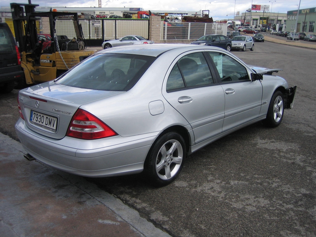 VISTA TRASERA DERECHA MERCEDES BENZ C-180 KOMPRESOR 1.8 I 143CV
