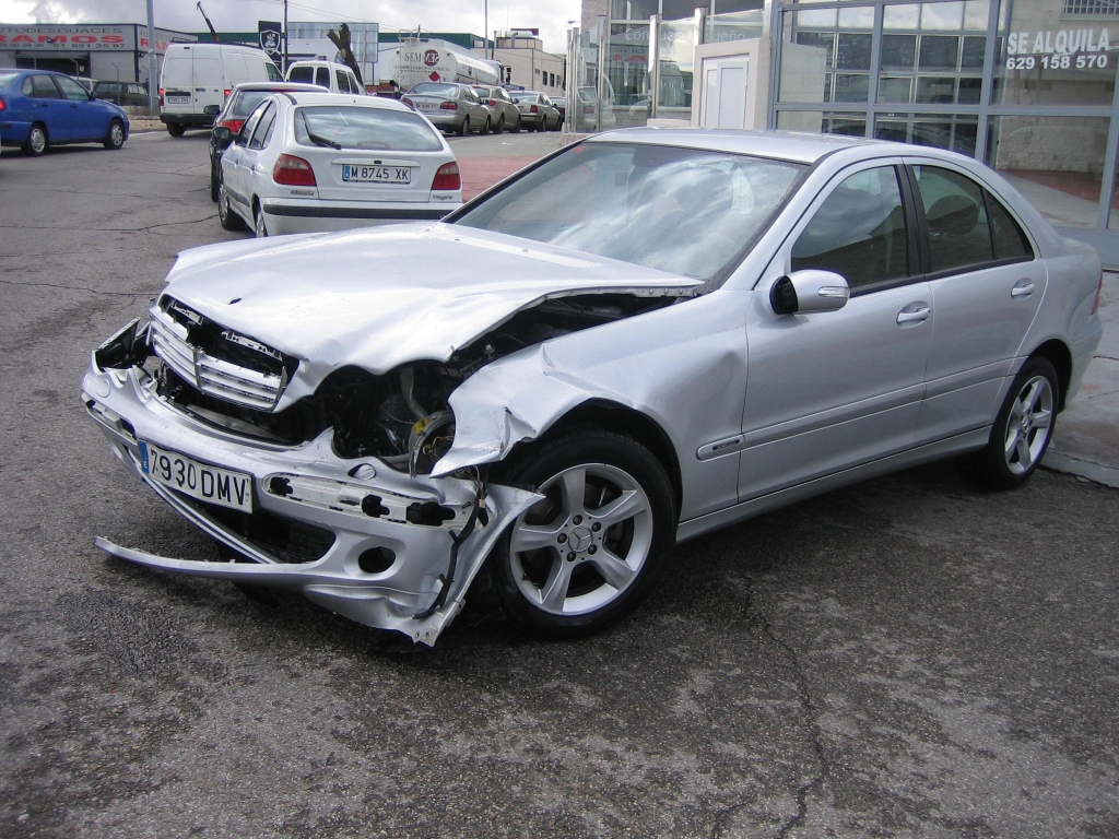 VISTA DELANTERA IZQUIERDA MERCEDES BENZ C-180 KOMPRESOR 1.8 I 143CV 