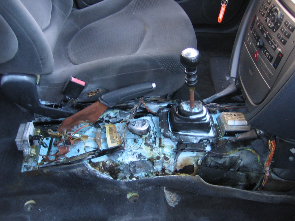 VISTA DAÑOS EN CONSOLA CENTRAL CITROEN C-5 2.0 HDI 136CV