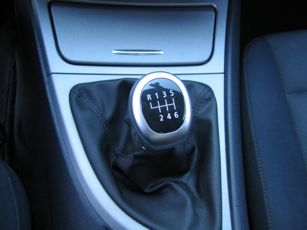 VISTA CAMBIO BMW 118 D 2.0 122CV