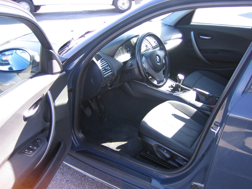 VISTA INTERIOR IZQUIERDO BMW 118 D 2.0 122CV