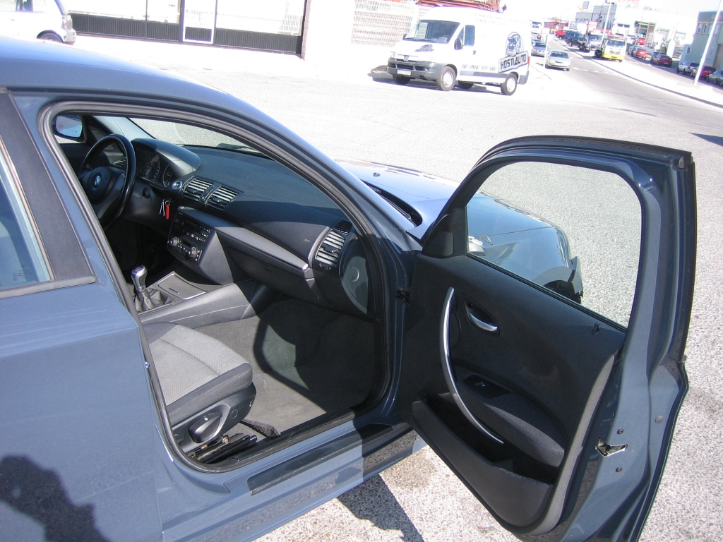 VISTA INTERIOR DERECHO BMW 118 D 2.0 122CV
