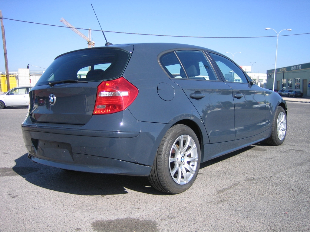 VISTA TRASERA DERECHA BMW 118 D 2.0 122CV