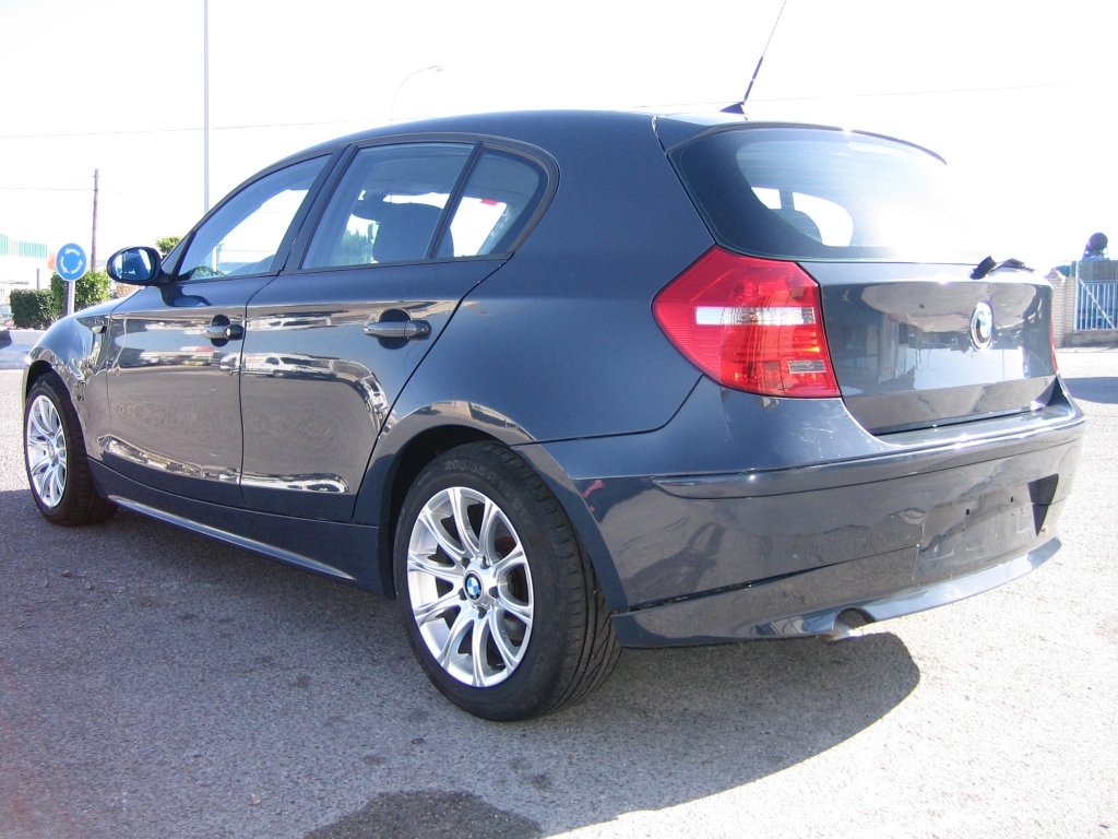 VISTA TRASERA IZQUIERDA BMW 118 D 2.0 122CV