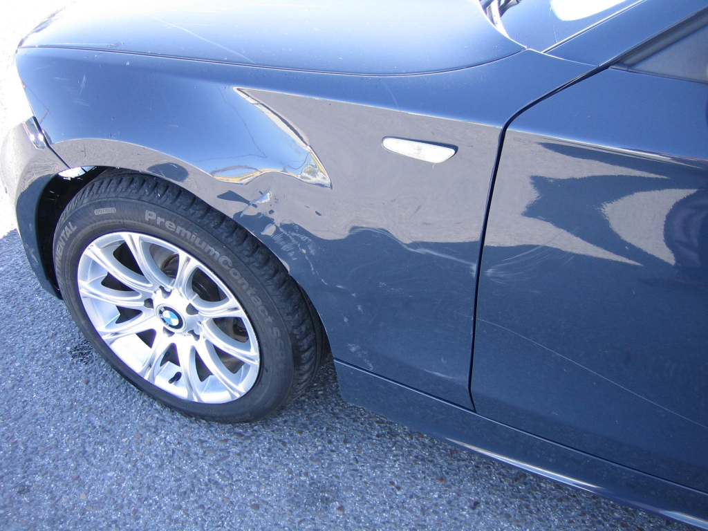 VISTA DAÑO EN ALETA IZQUIERDA BMW 118 D 2.0 122CV