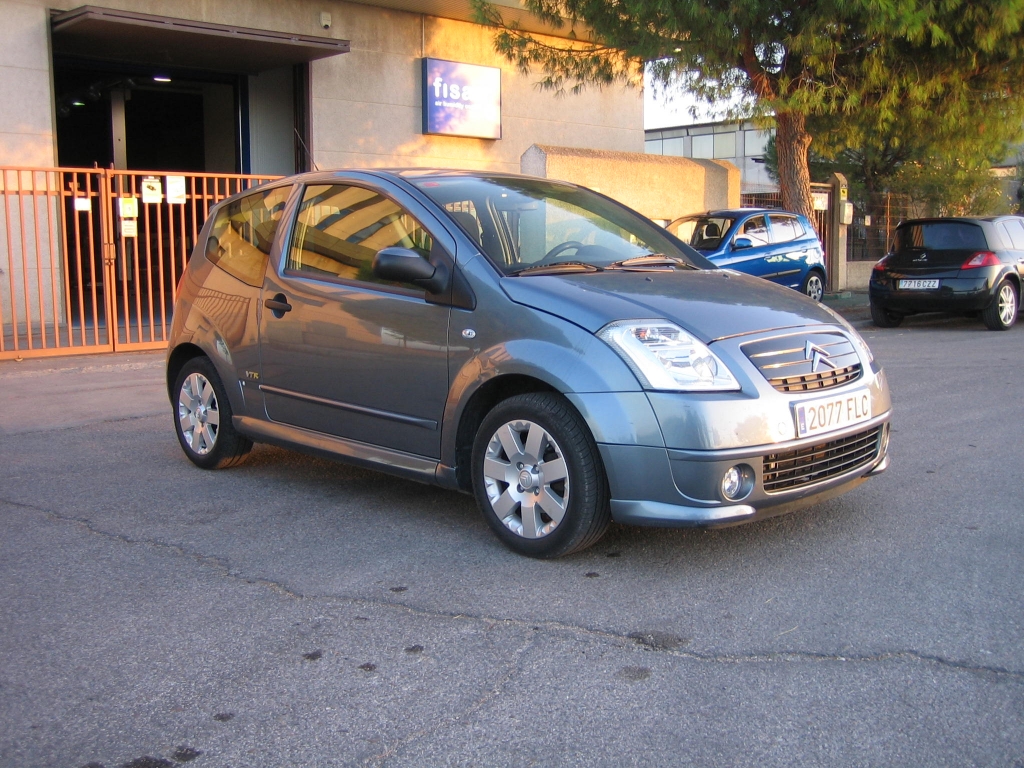 VISTA DELANTERA DERECHA CITROEN C-2 VTR 1.4 HDI 68CV AUTOMATICO