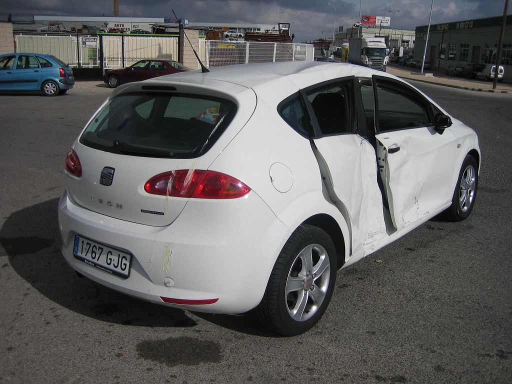 VISTA TRASERA DERECHA SEAT LEON 1.9 TDI 105CV ECOMOTIVE