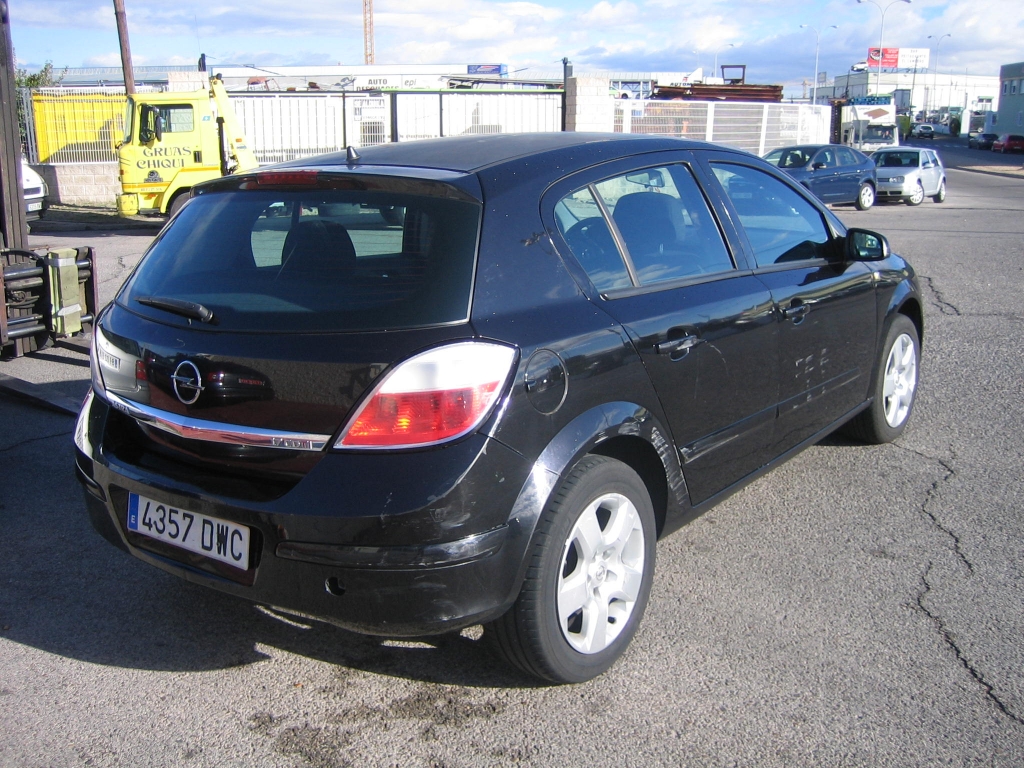 VISTA TRASERA DERECHA OPEL ASTRA 1.7 CDTI 100CV
