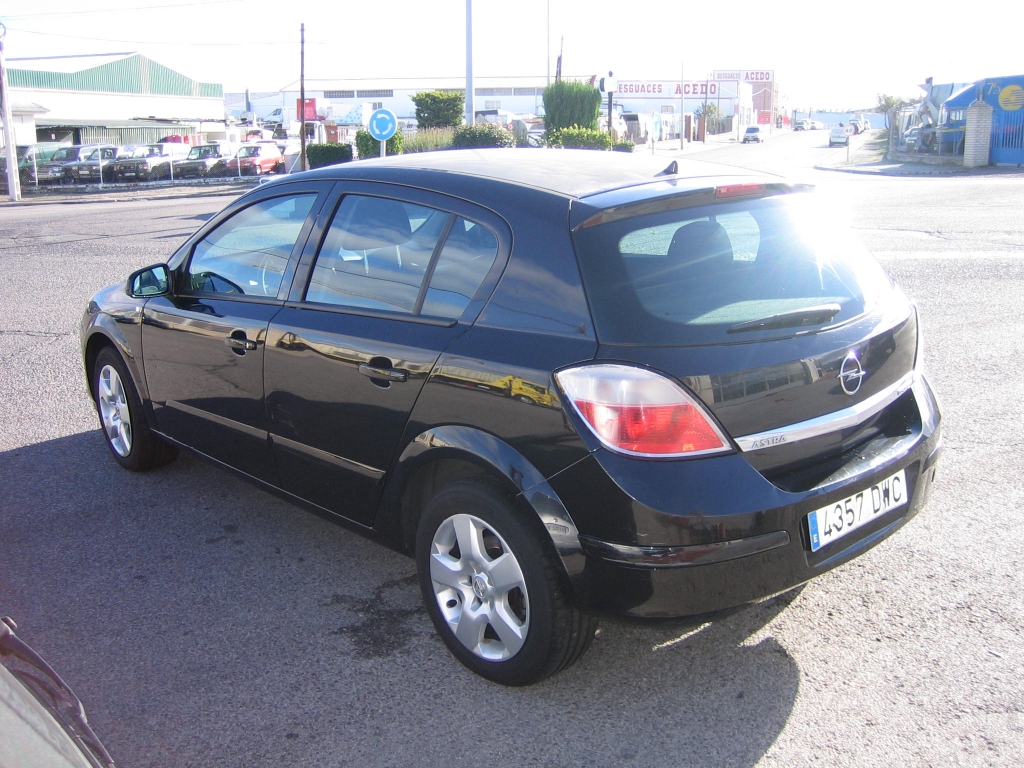 VISTA TRASERA IZQUIERDA OPEL ASTRA 1.7 CDTI 100CV