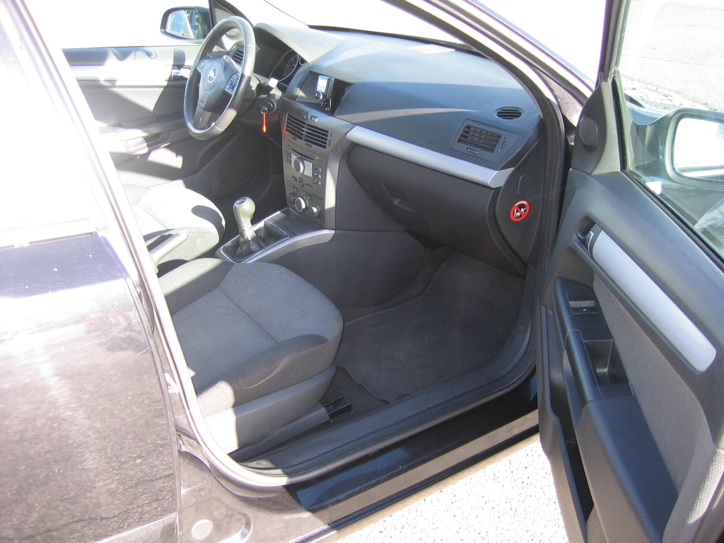 VISTA INTERIOR DERECHO OPEL ASTRA 1.7 CDTI 100CV