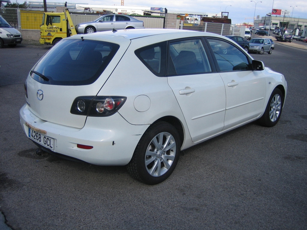 VISTA TRASERA DERECHA MAZDA 3 1.6 CRTD ACTIVE + 109CV