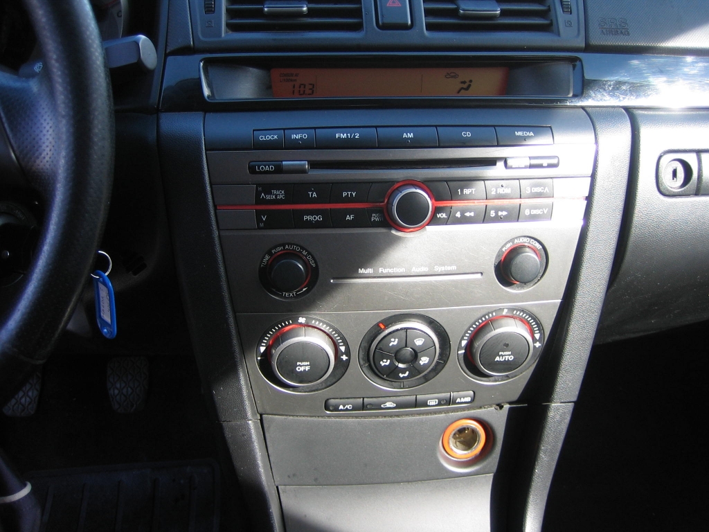 VISTA CD Y CLIMA MAZDA 3 1.6 CRTD ACTIVE + 109CV