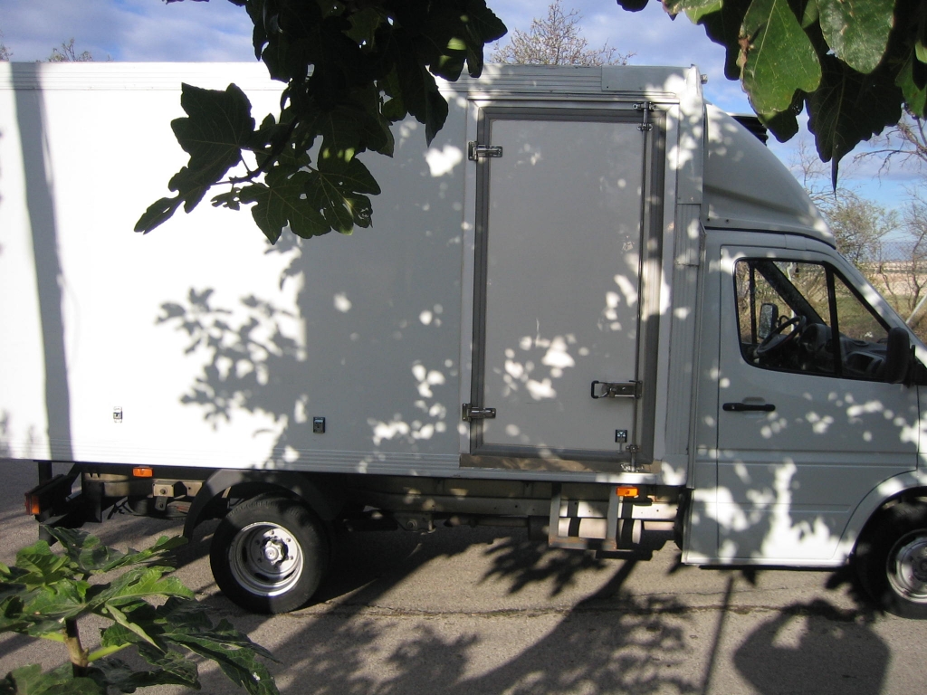 VISTA PUERTA LATERAL DERECHO MERCEDES BENZ SPRINTER 416 2.7 CDI 156CV ISOTERMO CON EQUIPO DE FRIO