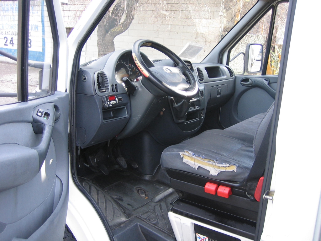 VISTA INTERIOR IZQUIERDO MERCEDES BENZ SPRINTER 416 2.7 CDI 156CV ISOTERMO CON EQUIPO DE FRIO