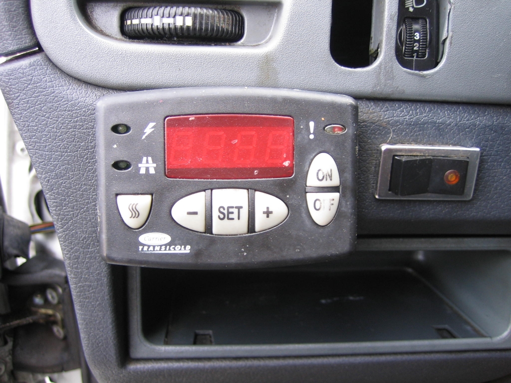 VISTA MANDO EQUIPO FRIO MERCEDES BENZ SPRINTER 416 2.7 CDI 156CV ISOTERMO CON EQUIPO DE FRIO