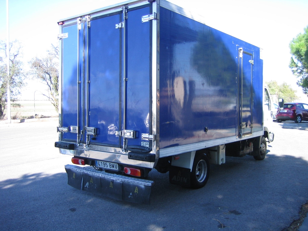 VISTA TRASERA DERECHA NISSAN CANSTAR 3.0 120CV ISOTERMO CON EQUIPO DE FRIO