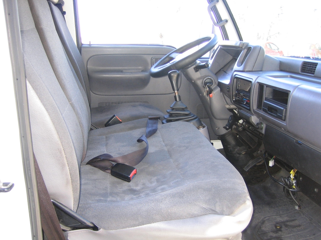 VISTA INTERIOR DERECHO NISSAN CANSTAR 3.0 120CV ISOTERMO CON EQUIPO DE FRIO