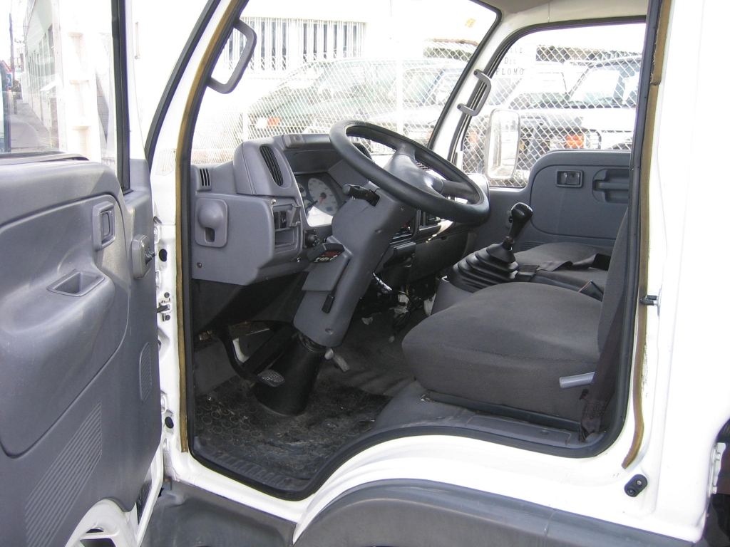 VISTA INTERIOR IZQUIERDO NISSAN CANSTAR 3.0 120CV ISOTERMO CON EQUIPO DE FRIO