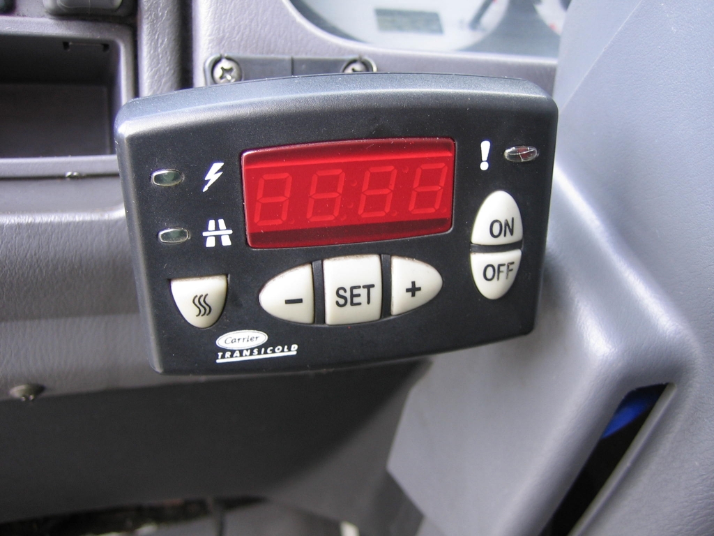 VISTA MANDO FRIO NISSAN CANSTAR 3.0 120CV ISOTERMO CON EQUIPO DE FRIO