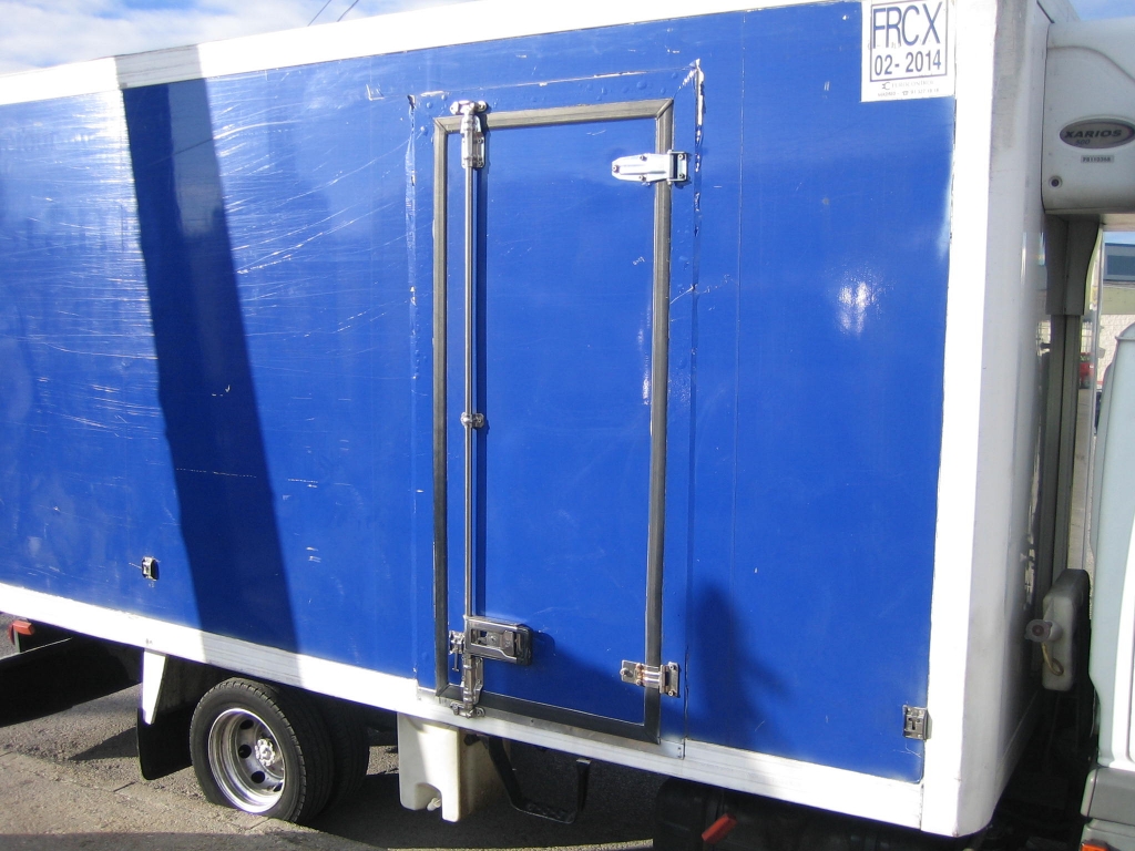 VISTA PUERTA LATERAL DERECHA NISSAN CANSTAR 3.0 120CV ISOTERMO CON EQUIPO DE FRIO