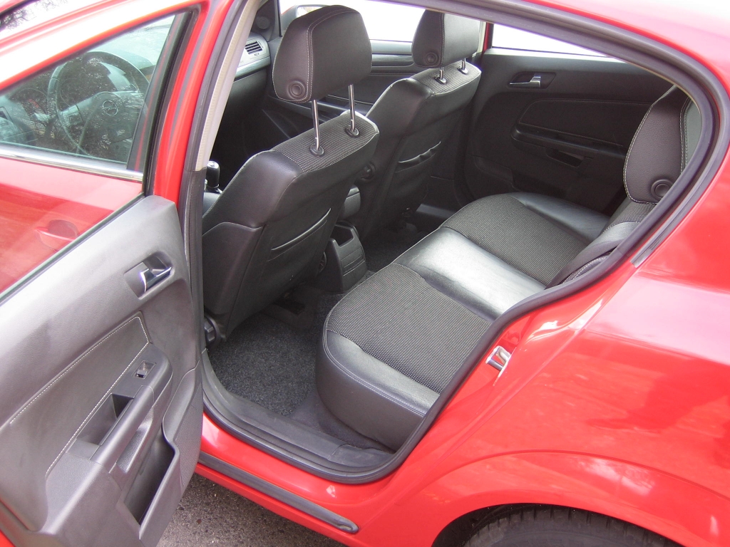 VISTA INTERIOR TRASERO OPEL ASTRA 1.7 CDTI 100CV