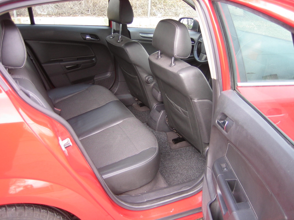 VISTA INTERIOR TRASERO 2 OPEL ASTRA 1.7 CDTI 100CV