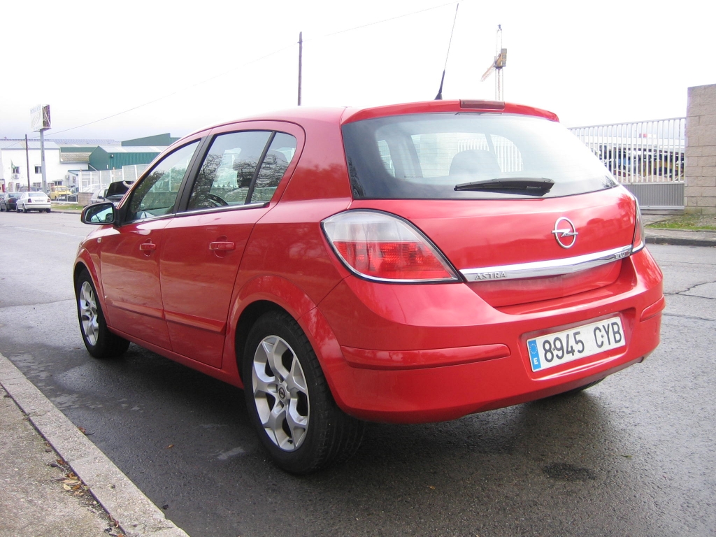 VISTA TRASERA IZQUIERDA OPEL ASTRA 1.7 CDTI 100CV