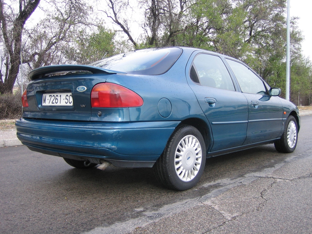 VISTA TRASERA DERECHA FORD MONDEO 2.0 I 132CV GASOLINA