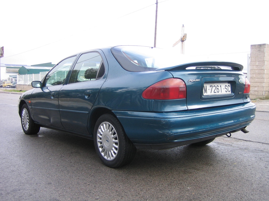 VISTA TRASERA IZQUIERDA FORD MONDEO 2.0 I 132CV GASOLINA
