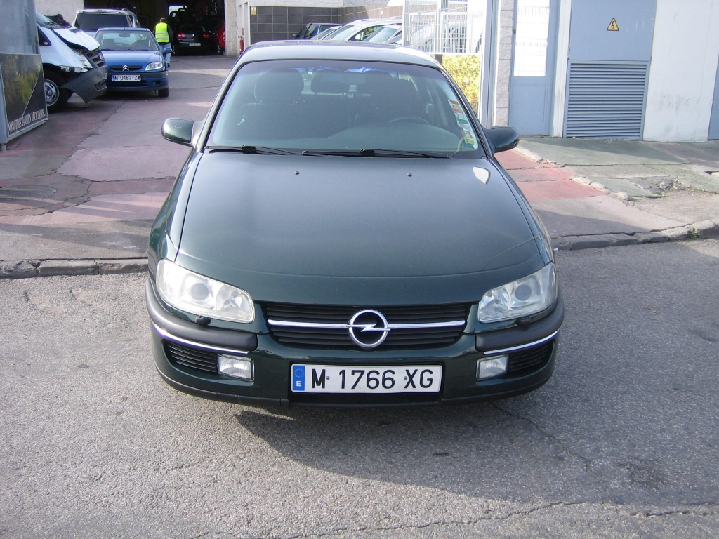 VISTA DELANTERA OPEL OMEGA 2.5 TD 131CV